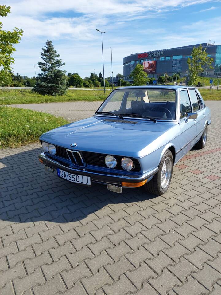 Image 3/15 of BMW 520 (1975)