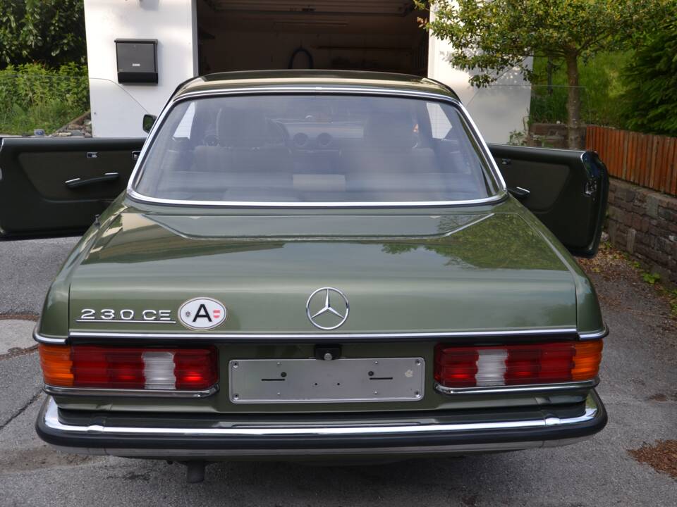Bild 11/11 von Mercedes-Benz 230 CE (1983)