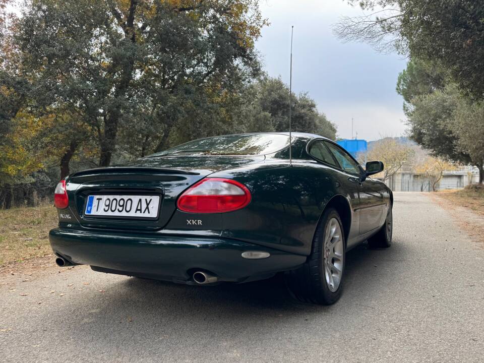 Image 8/40 de Jaguar XKR (1998)