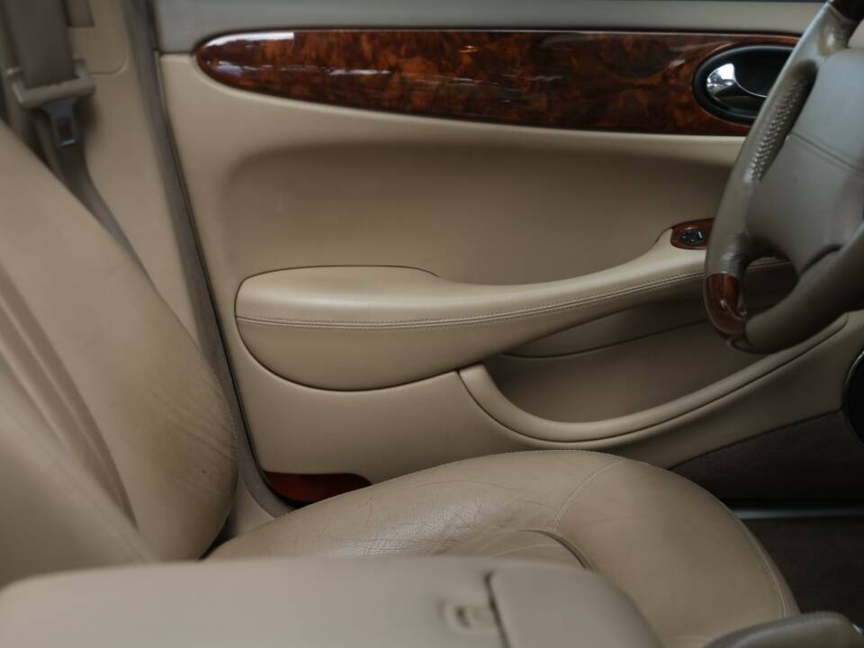 Bild 19/50 von Jaguar XJ 8 4.0 Executive (2001)