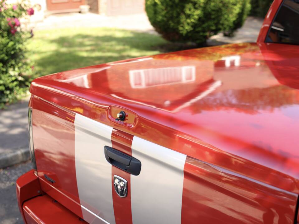 Image 25/82 of Dodge Ram SRT 10 (2005)