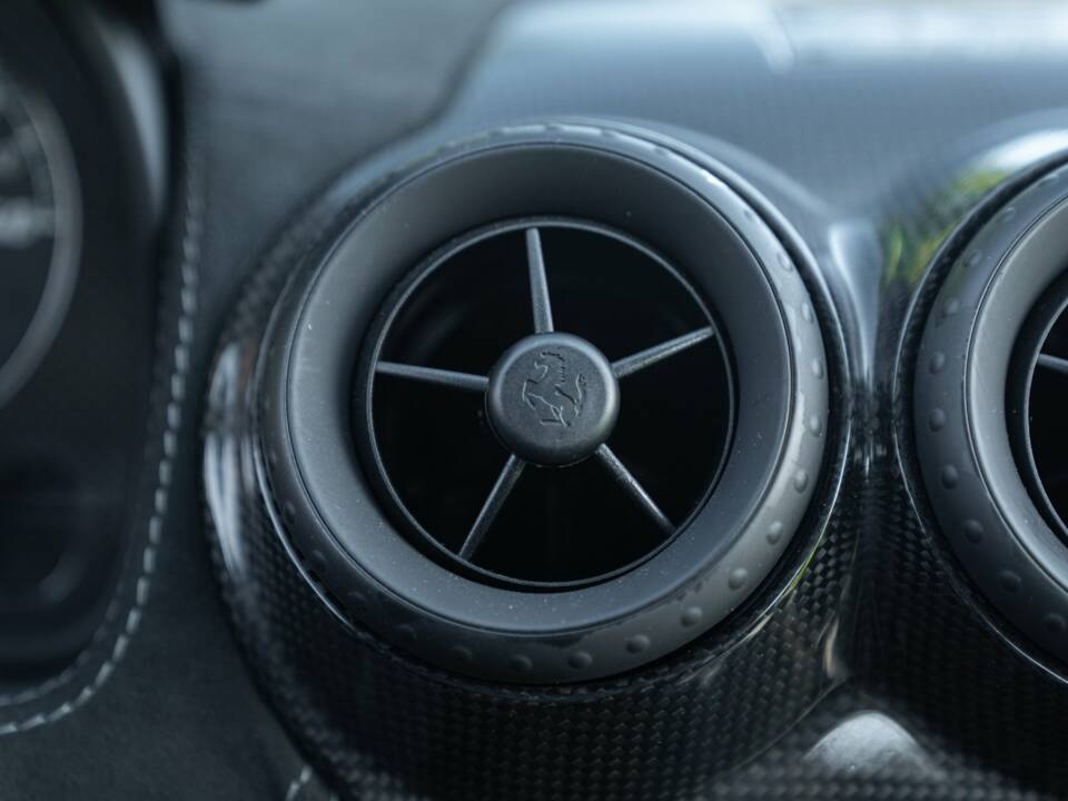Image 42/50 of Ferrari 430 Scuderia (2008)