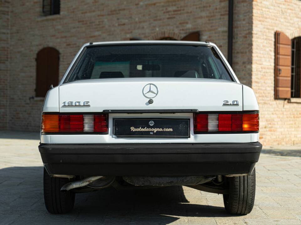 Afbeelding 6/44 van Mercedes-Benz 190 E (1987)