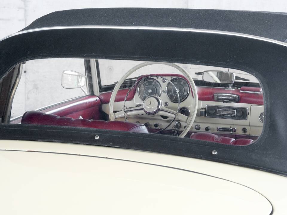 Image 32/50 de Mercedes-Benz 190 SL (1960)