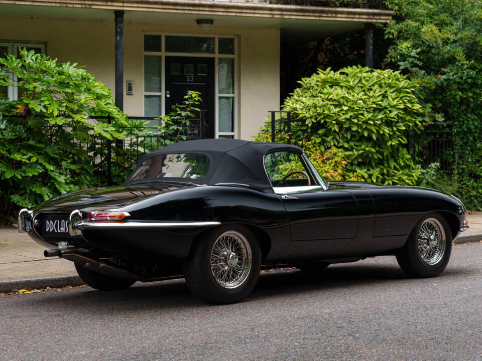 Image 8/22 of Jaguar E-Type 3.8 (1964)