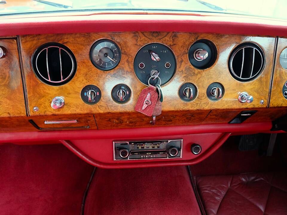 Image 37/48 of Bentley T 1 (1967)