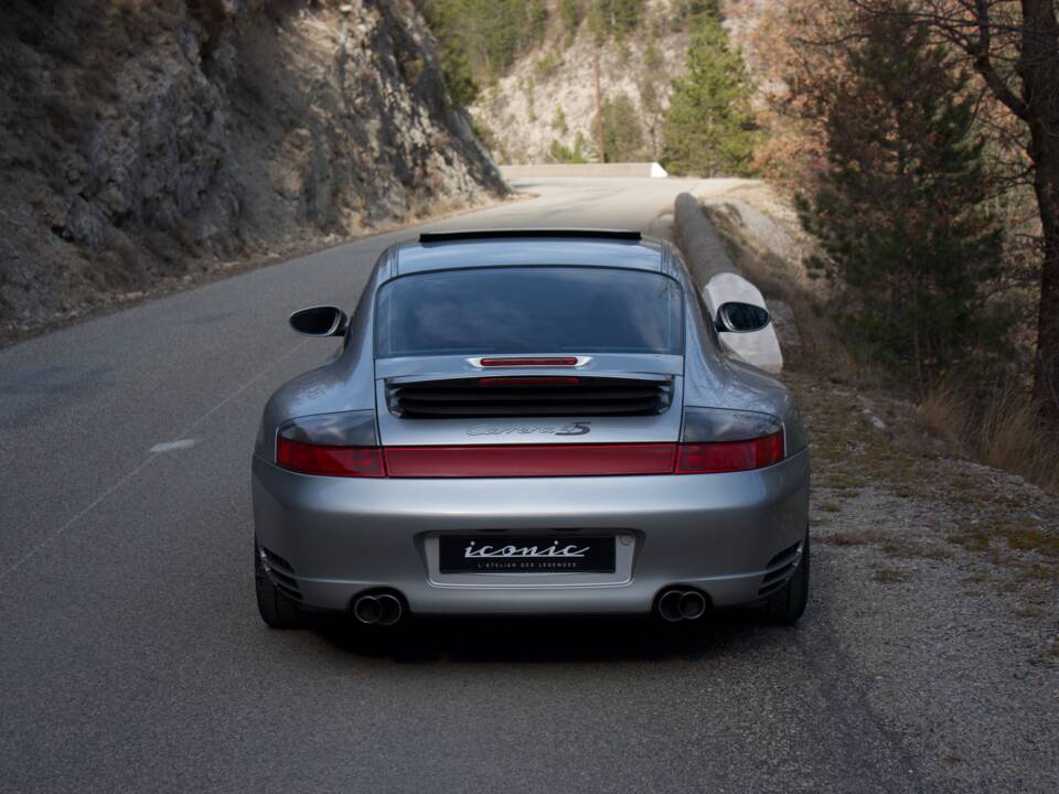 Image 3/14 de Porsche 911 Carrera 4S (2002)