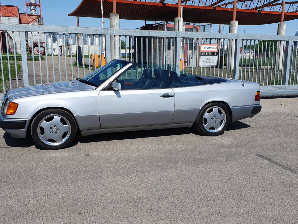 Imagen 6/94 de Mercedes-Benz 300 CE-24 3.4 AMG (1992)
