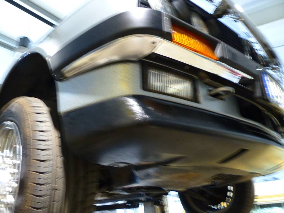 Image 70/71 of BMW 325i (1989)