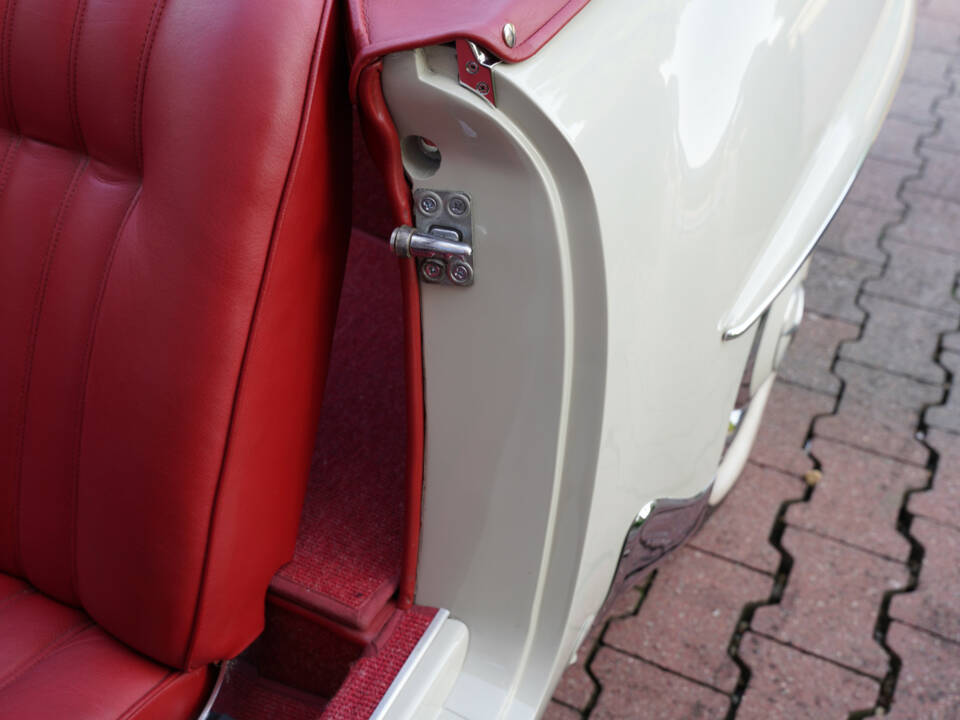 Image 44/50 of Mercedes-Benz 190 SL (1962)