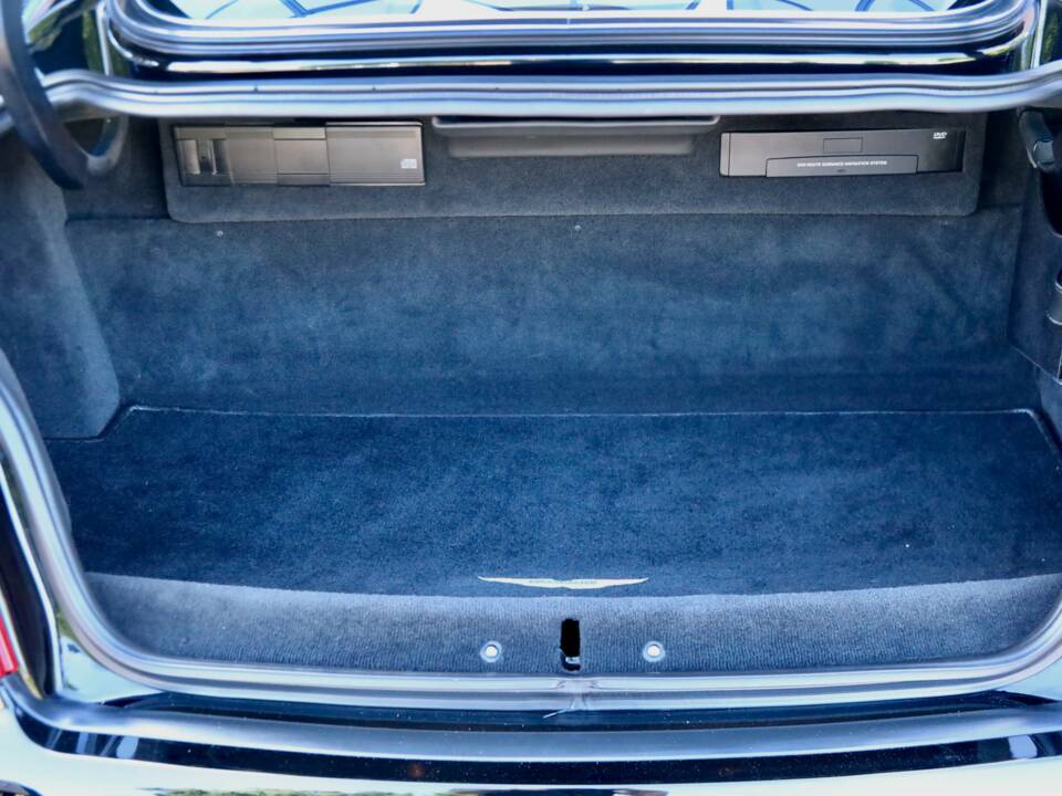 Image 26/50 of Aston Martin V12 Vanquish (2002)