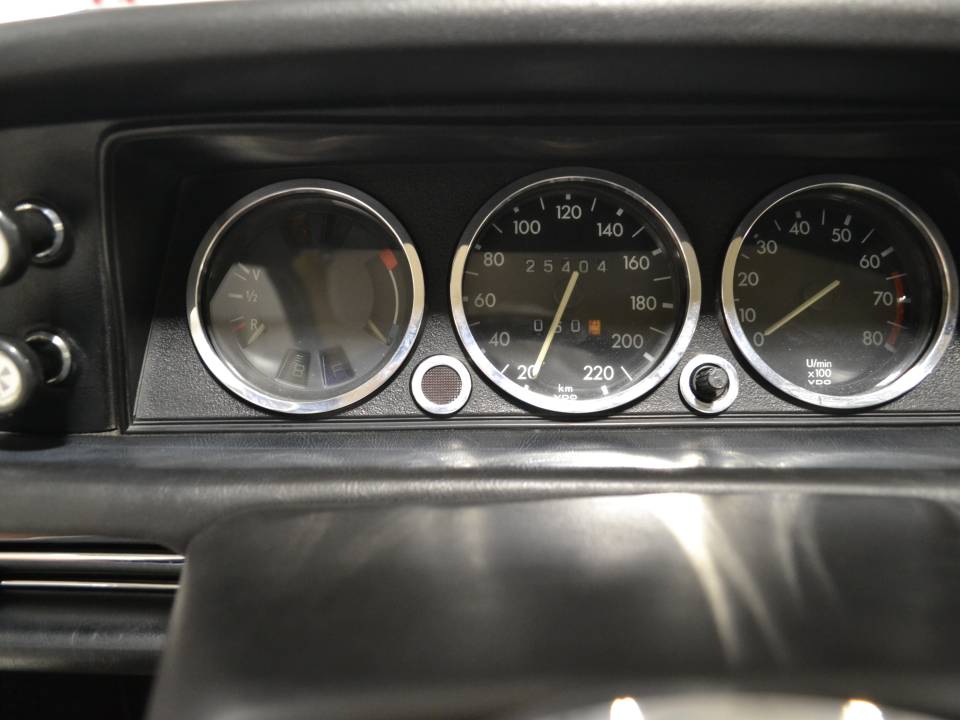 Bild 11/23 von BMW Touring 2000 tii (1974)