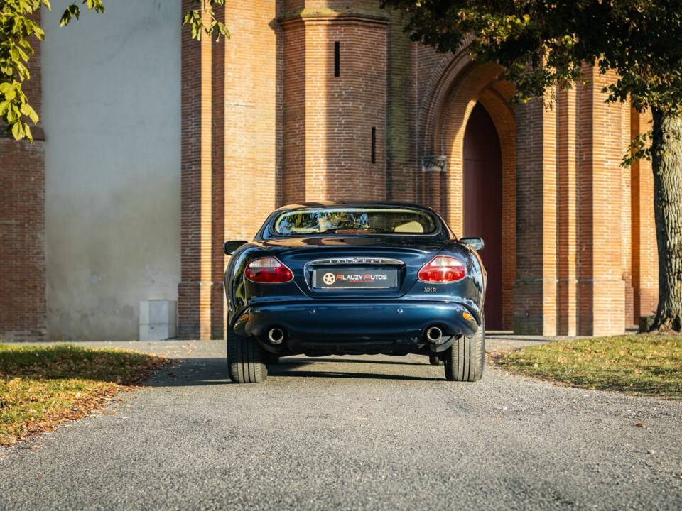 Bild 15/27 von Jaguar XKR (2001)