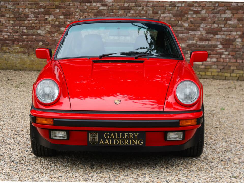 Image 31/50 of Porsche 911 Carrera 3.2 (1988)
