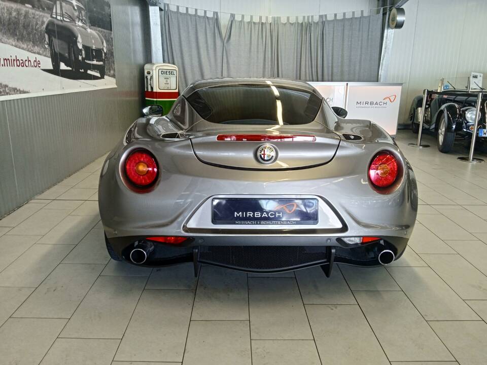 Image 8/13 of Alfa Romeo 4C (2014)