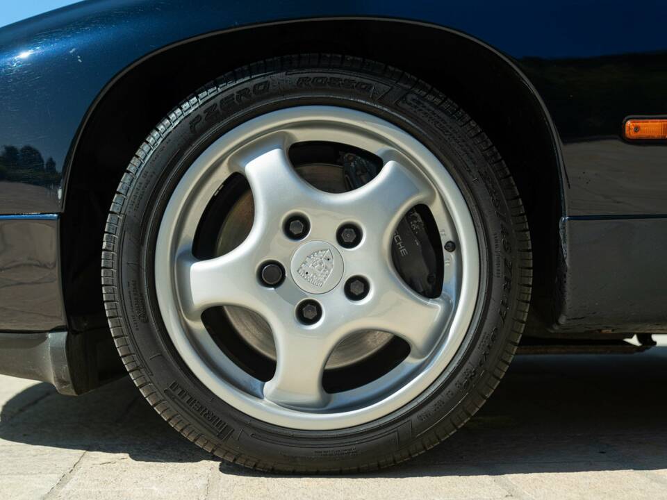 Image 29/50 of Porsche 928 GTS (1992)