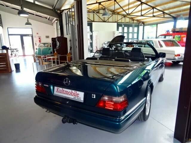 Bild 4/26 von Mercedes-Benz E 220 (1996)