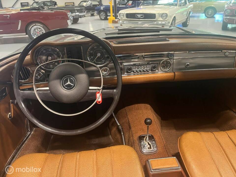 Immagine 24/33 di Mercedes-Benz 280 SL (1968)