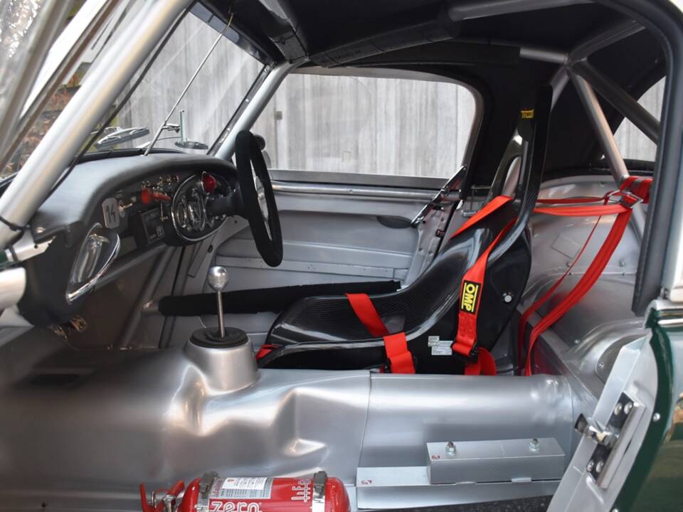 Image 18/29 of Austin-Healey 3000 Mk II (BT7) (1962)