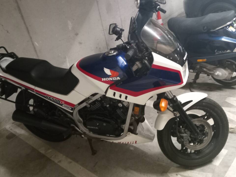 Bild 3/7 von Honda VF 500 F (1984)