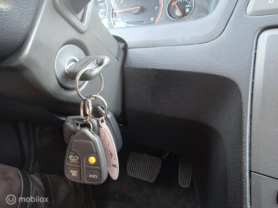 Image 20/33 de Volvo V 70 XC 2.4T (2002)