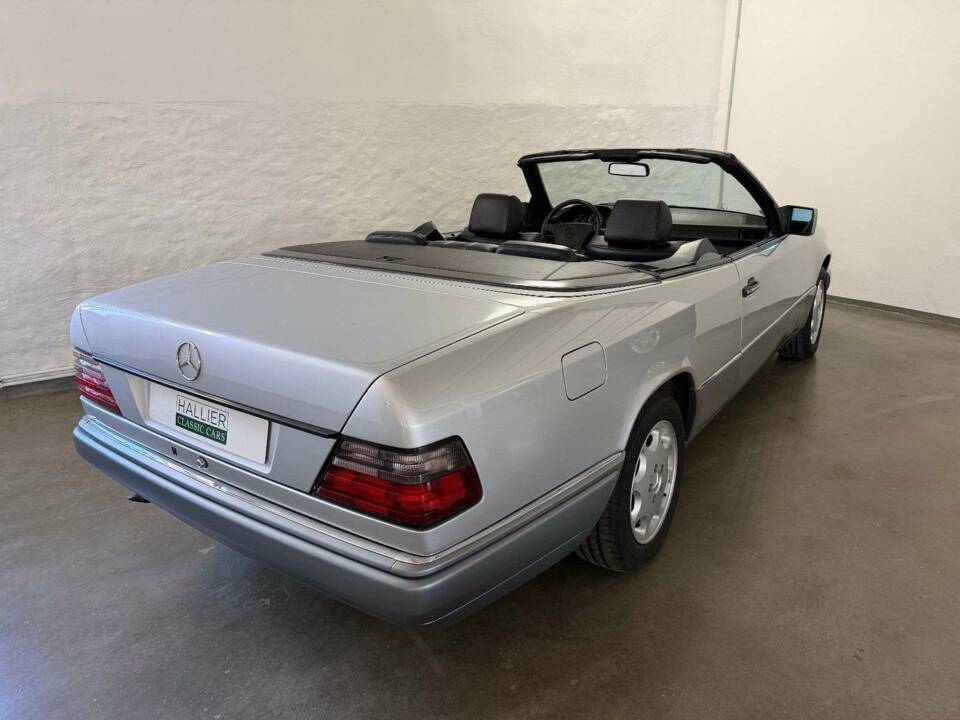 Imagen 17/27 de Mercedes-Benz E 200 (1995)
