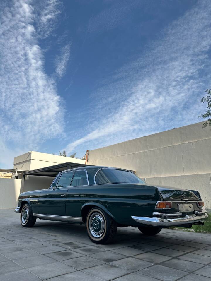 Image 4/15 de Mercedes-Benz 280 SE (1968)