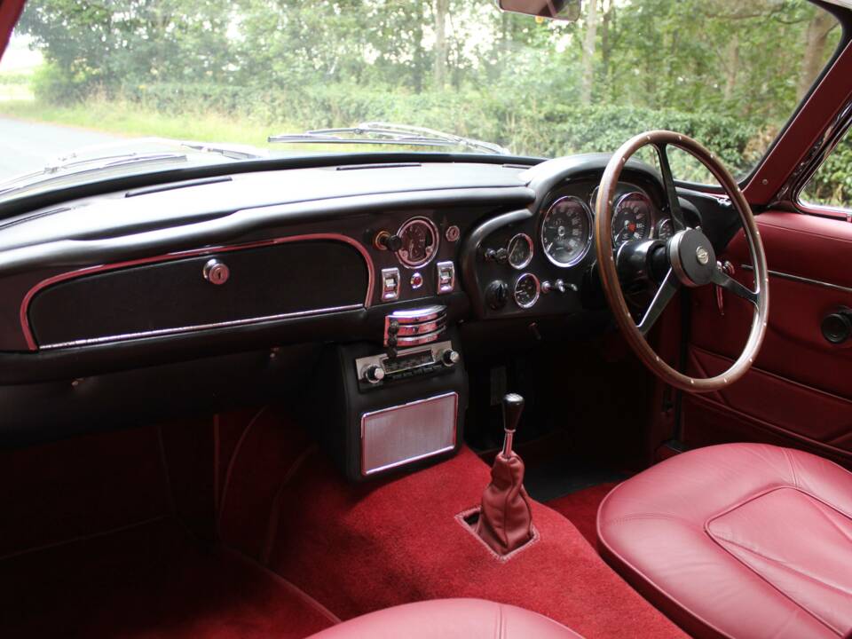 Imagen 11/18 de Aston Martin DB 6 (1966)