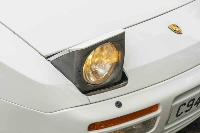 Image 18/41 of Porsche 944 Turbo (1986)