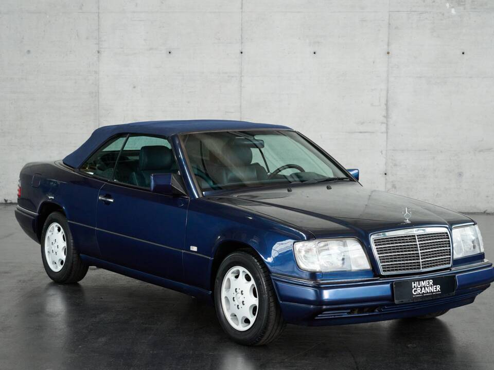 Bild 23/50 von Mercedes-Benz E 200 (1996)
