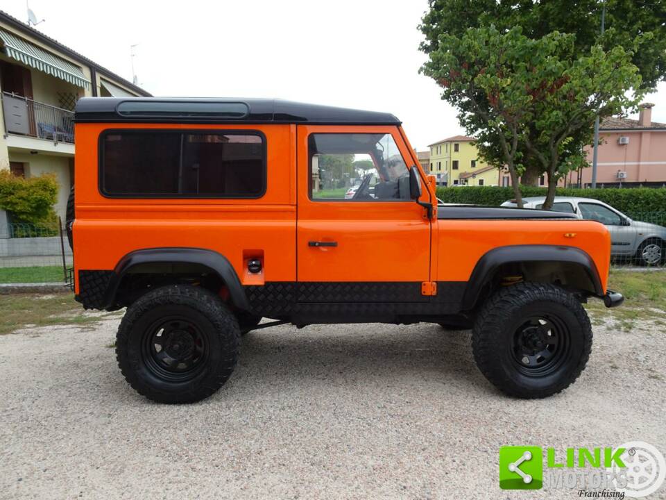 Image 6/38 of Land Rover 90 (1987)