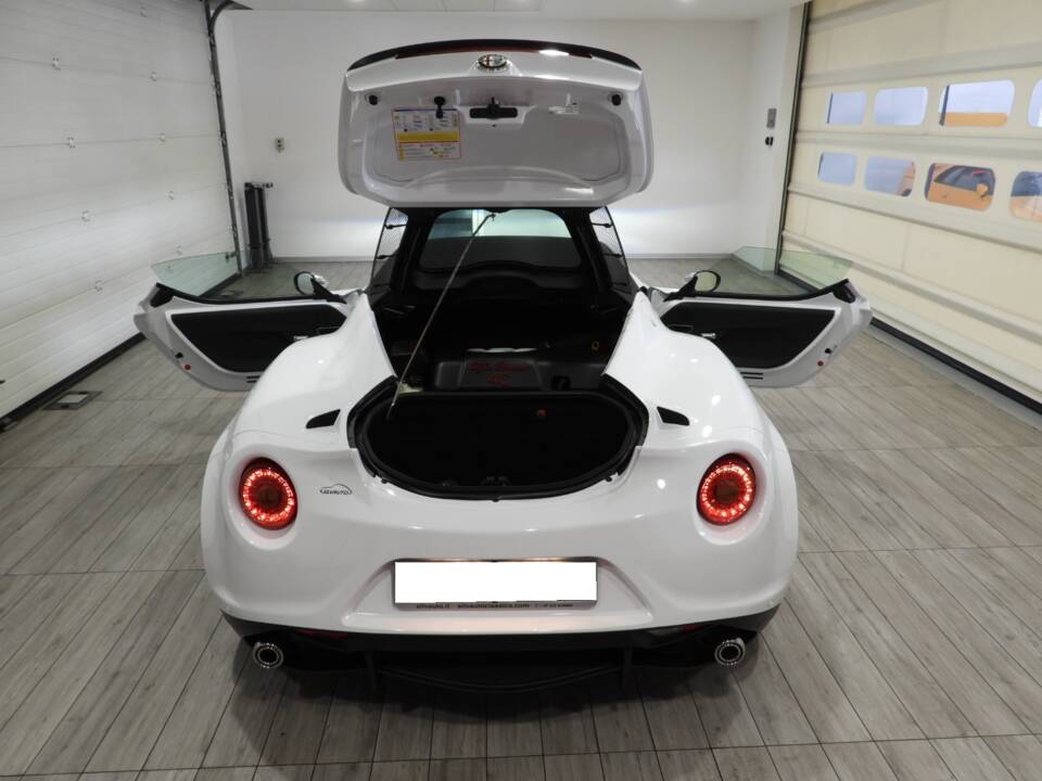 Image 13/15 of Alfa Romeo 4C (2014)