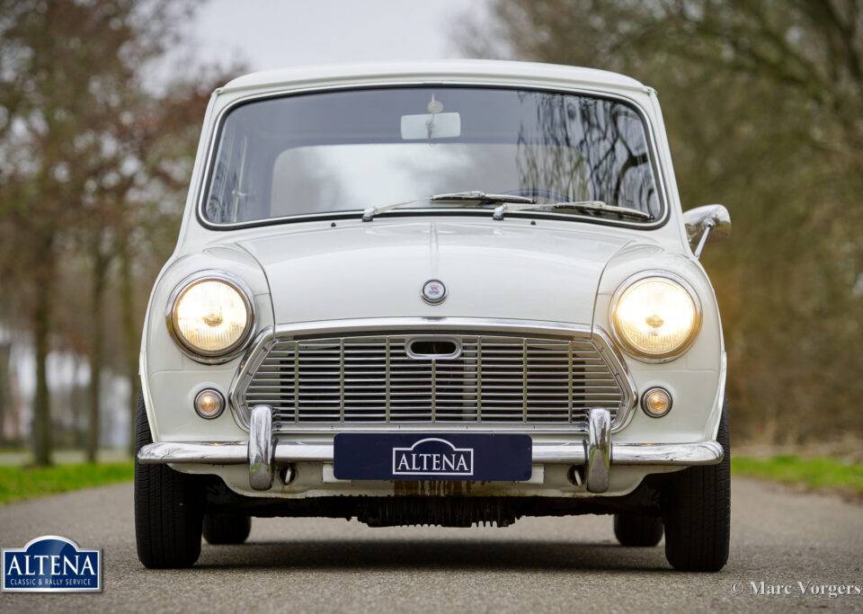 Image 4/42 of Morris Mini 1000 &quot;de Luxe&quot; (1969)