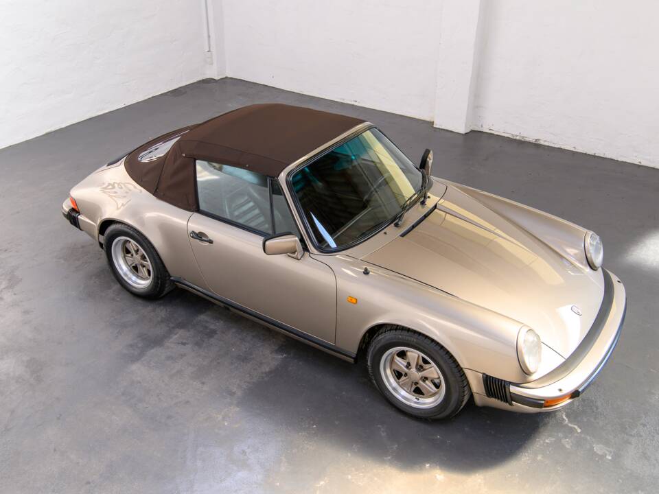Image 21/36 of Porsche 911 Carrera 3.2 (1984)
