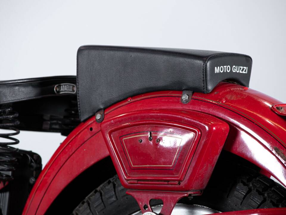 Image 29/50 de Moto Guzzi 250 SS (1950)