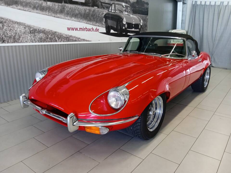 Image 3/18 de Jaguar E-Type (1969)