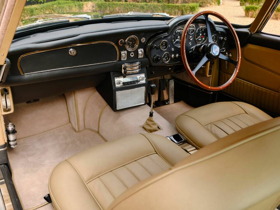 Image 10/15 of Aston Martin DB 5 (1964)
