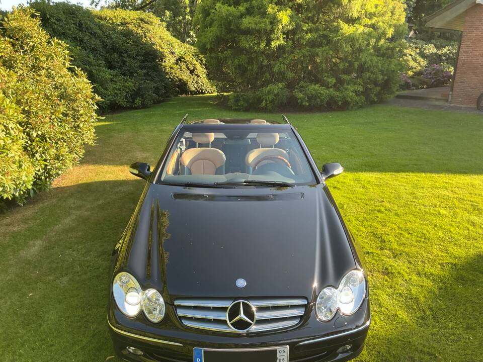 Immagine 7/41 di Mercedes-Benz CLK 320 (2003)