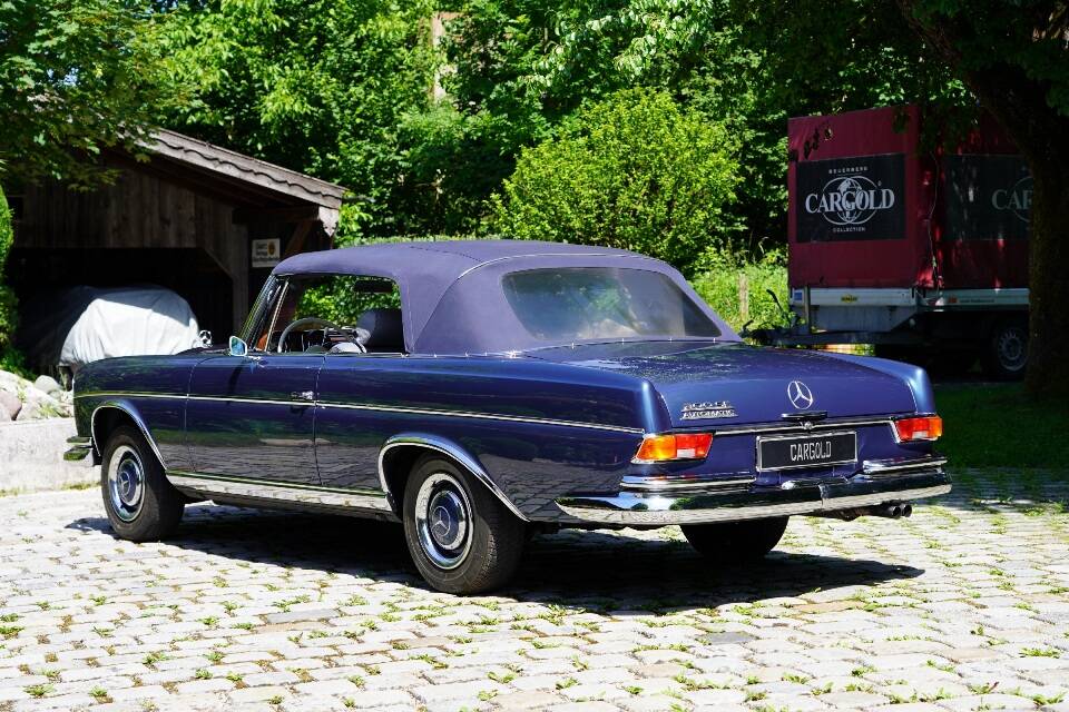 Image 12/13 of Mercedes-Benz 300 SE (1967)