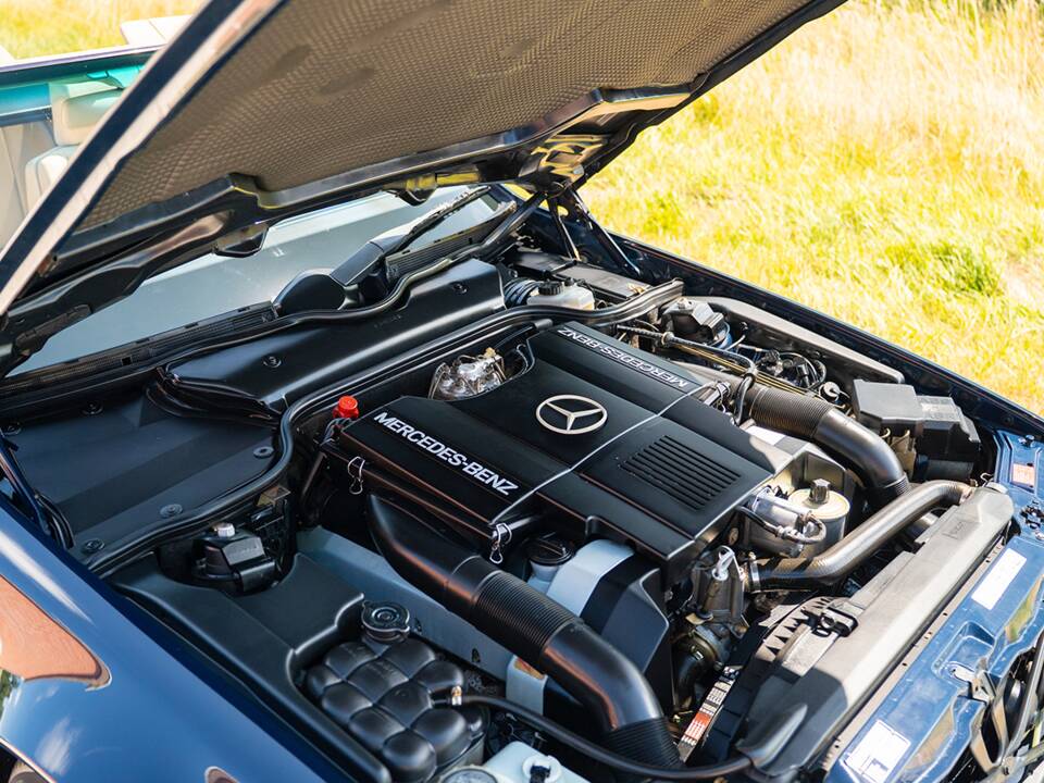 Image 40/44 de Mercedes-Benz 500 SL (1990)