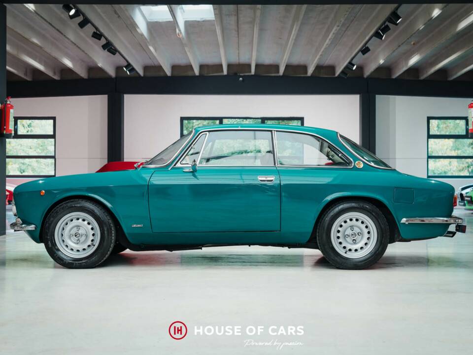 Image 10/25 of Alfa Romeo 1750 GT Veloce (1970)
