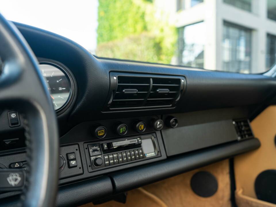 Bild 16/34 von Porsche 911 Carrera 4 (1991)
