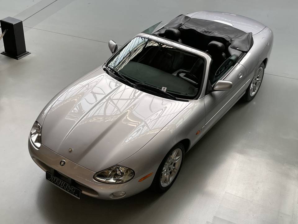 Imagen 1/32 de Jaguar XK8 4.0 (2000)