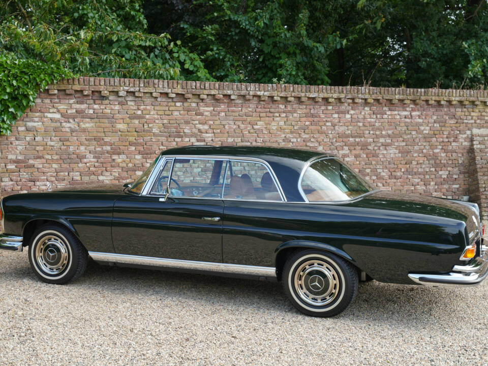 Image 24/50 of Mercedes-Benz 280 SE 3,5 (1971)