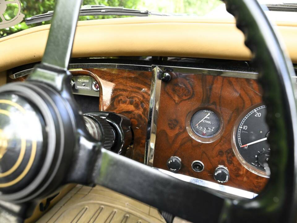 Immagine 50/50 di Jaguar XK 150 3.8 S DHC (1960)