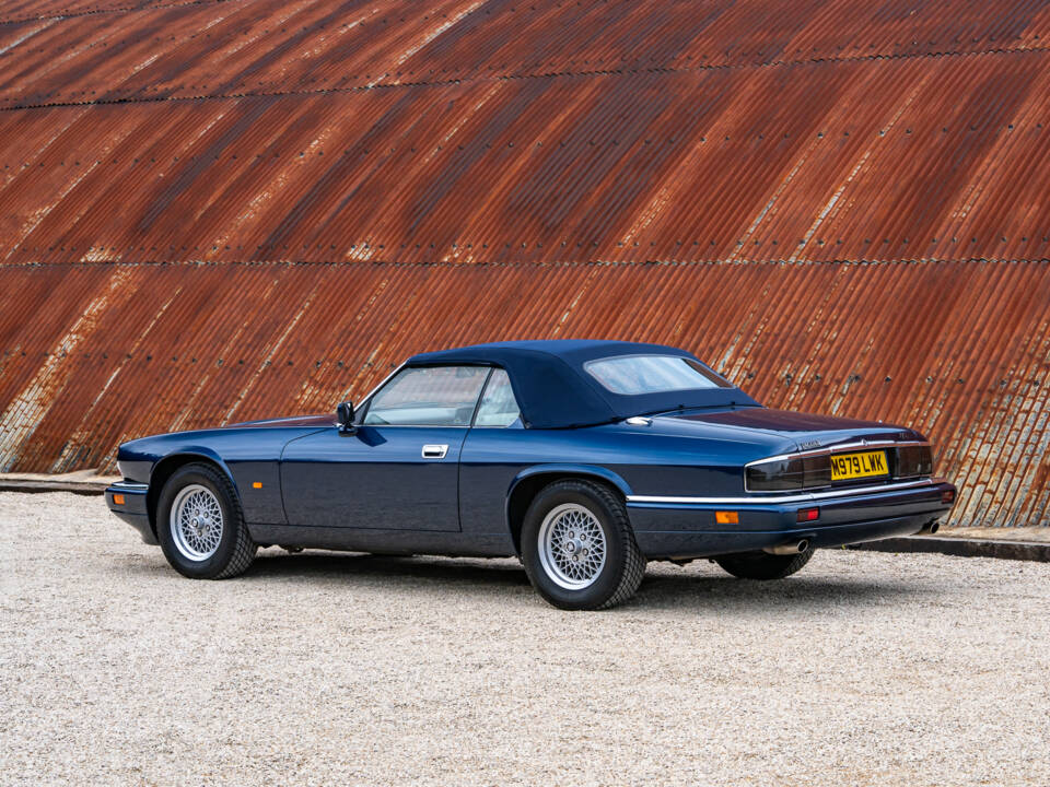Image 2/38 of Jaguar XJS 4.0 (1995)