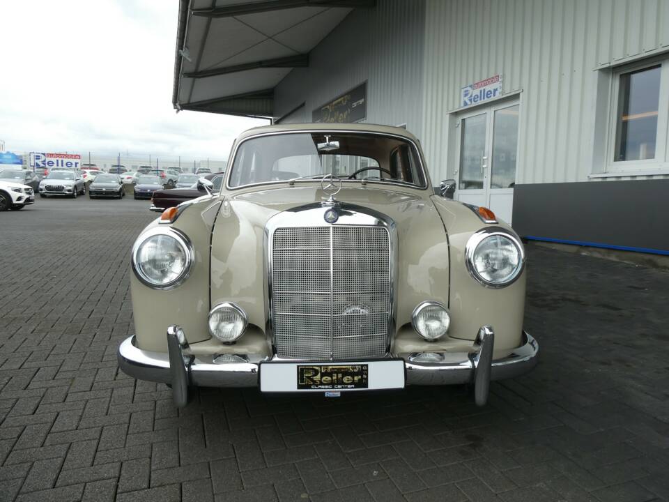 Image 2/25 of Mercedes-Benz 219 (1956)