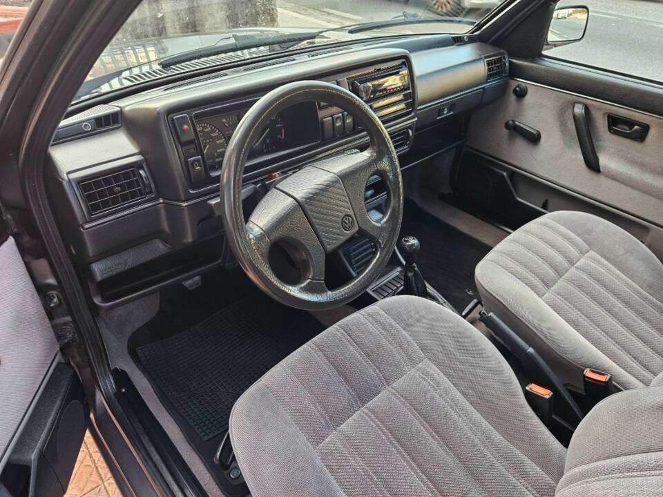 Bild 26/91 von Volkswagen Golf II 1.6 (1990)