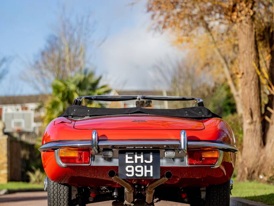 Image 9/50 de Jaguar E-Type (1969)