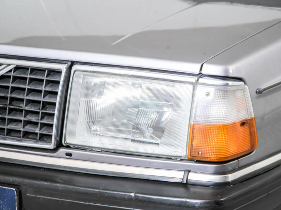 Image 22/50 of Volvo 245 GLE (1982)